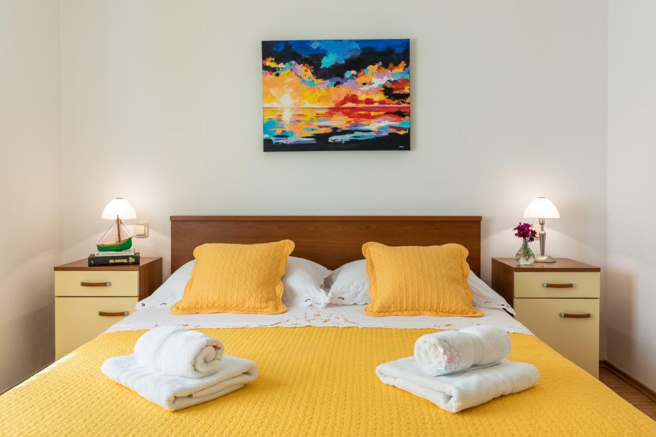 Apartments Rogulj Трогір Екстер'єр фото