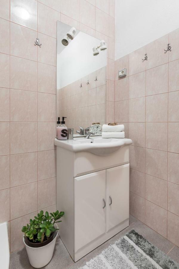 Apartments Rogulj Трогір Екстер'єр фото