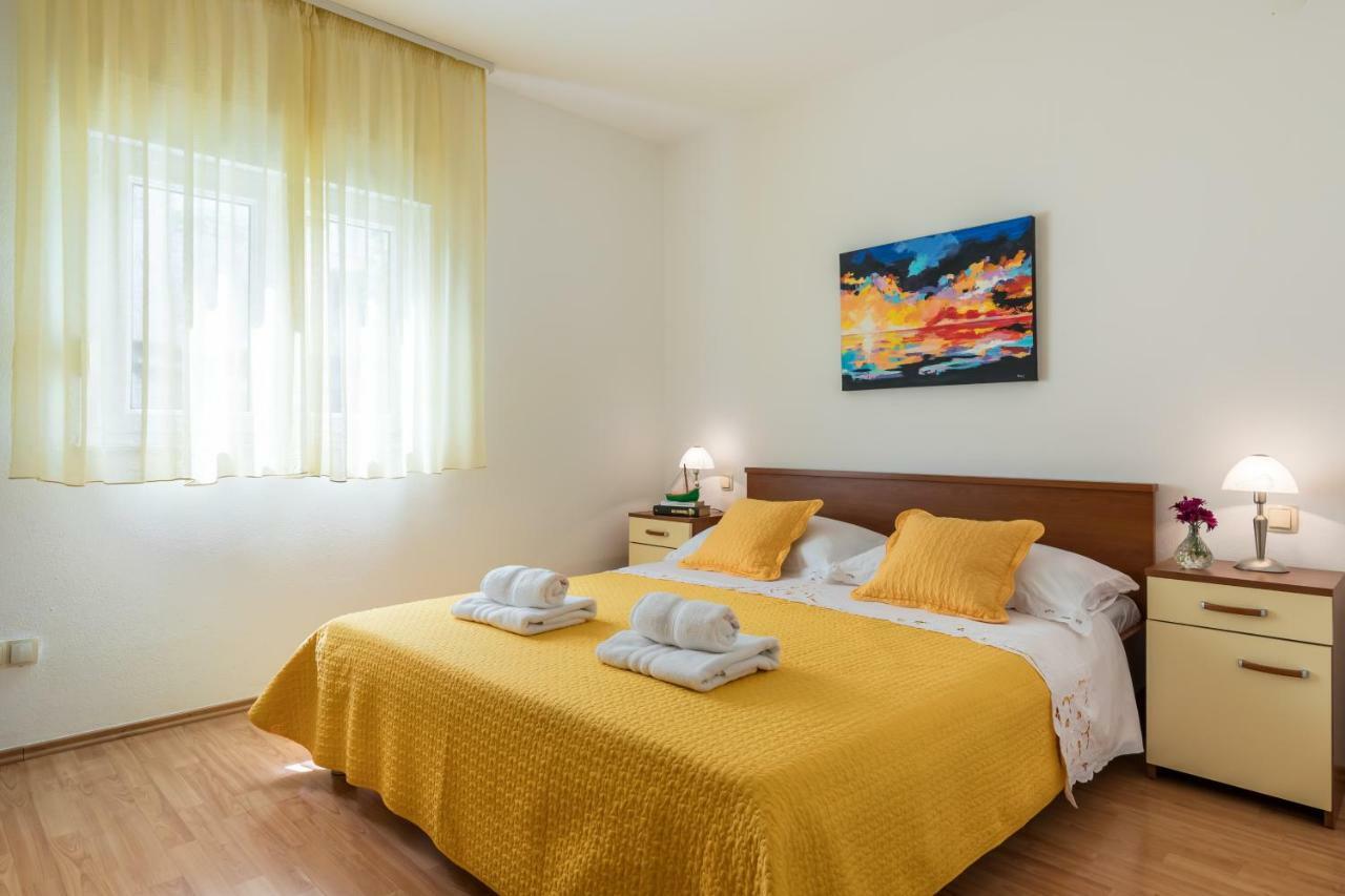 Apartments Rogulj Трогір Екстер'єр фото