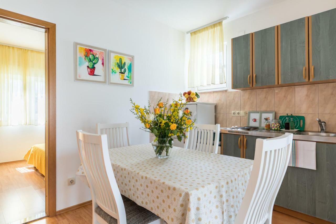 Apartments Rogulj Трогір Екстер'єр фото