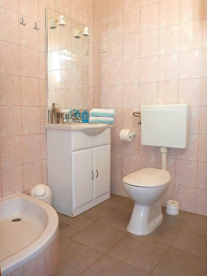 Apartments Rogulj Трогір Екстер'єр фото